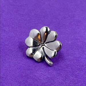 💛 Vintage Silver Four-Leaf Clover Brooch